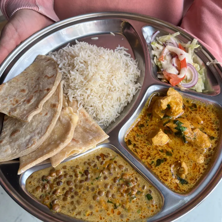 Cuisine indienne au sein du food court Grand Scène, Lille